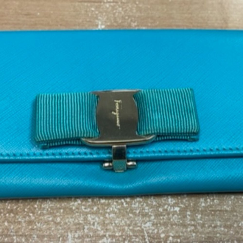 Salvatore Ferragamo Turquoise Vintage Used Vara Ribbon Bifold Wallet